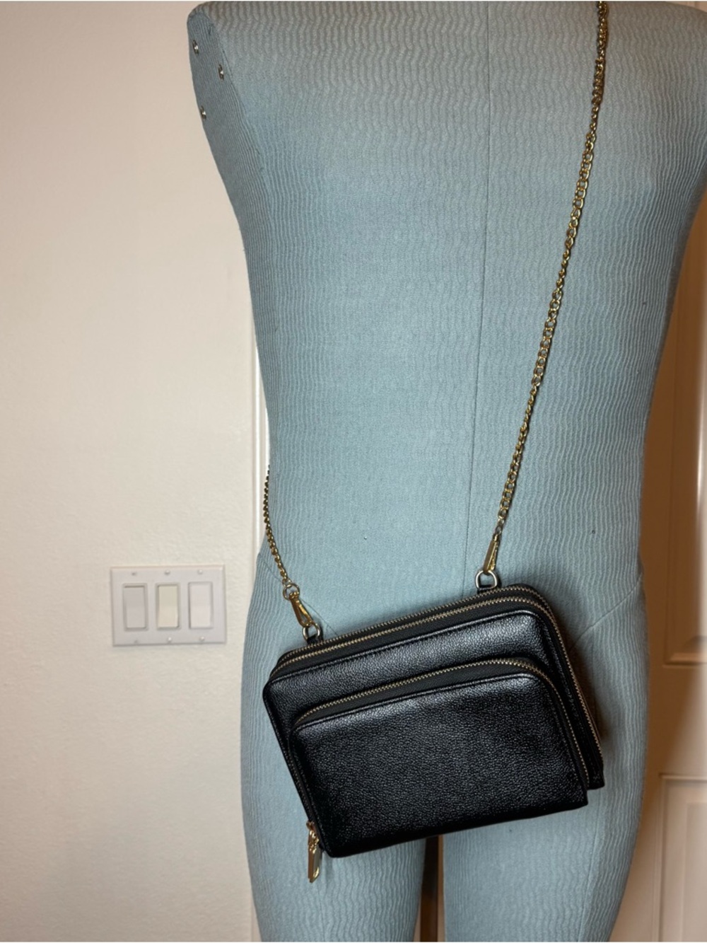 Black Bag Crossbody Shoulder golden hardware TARNISHED Golden Chain strap